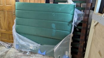 Green fabric 2-seater sofa, refurbished, with comfortable padding and modern design, perfect for stylish living rooms.